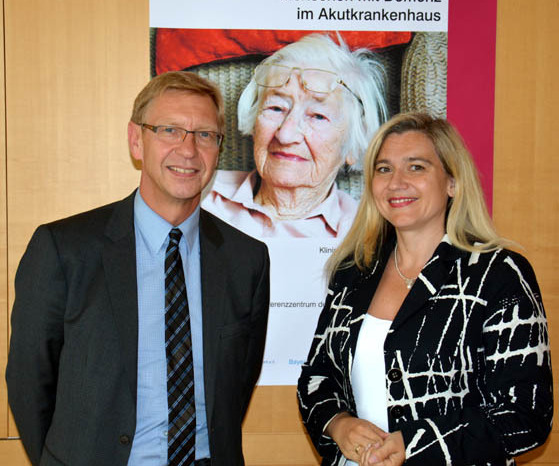 Bayerischer Fachtag “Demenz im Krankenhaus” – Herausforderung für den Klinikalltag Fachtag der Alzheimer-Gesellschaft mit Bayerns Gesundheitsministerin Melanie Huml